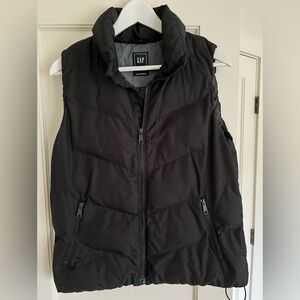 GAP Women’s Black Puffer Vest Y2K
